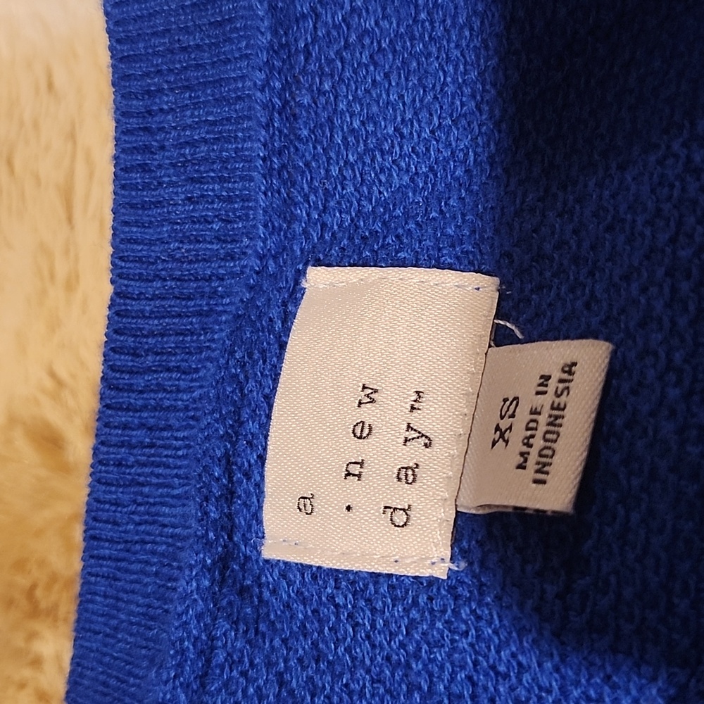 Cardigan - Picture 2 of 3